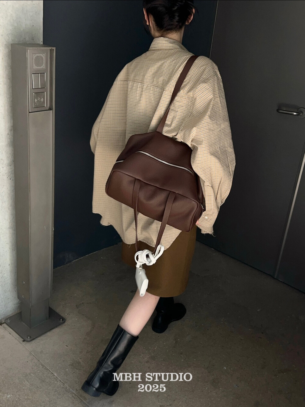 MBH Korean Dongdaemun Top Layer Cowhide Minimalist Boston Pillow Bag Large Capacity Commuter Shoulder Bag - Image 3
