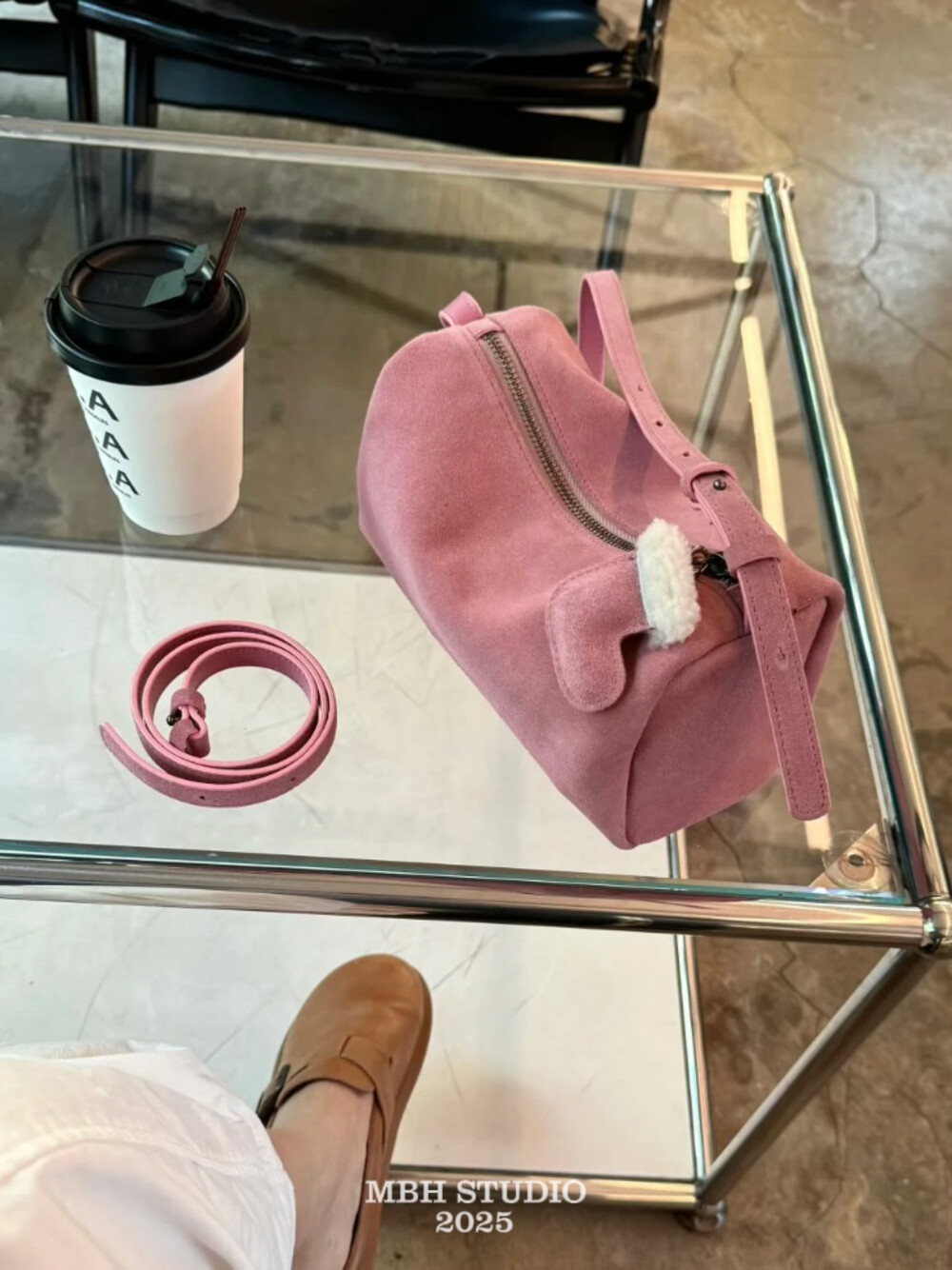 MBH Women's Minimalist Boston Crossbody Bag in Pink - Image 4